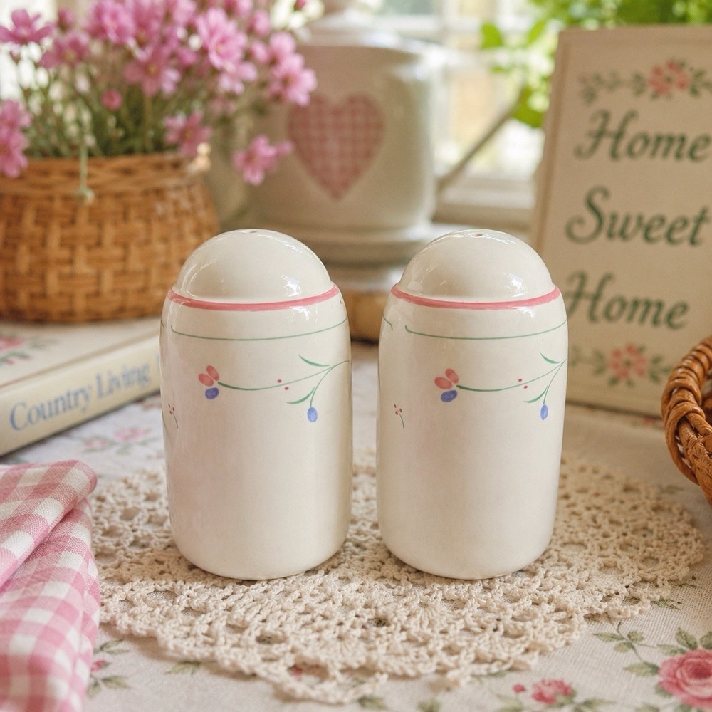 VTG Ranmaru Nordic Wind Salt Pepper Shakers Cottagecore Farmhouse Pink Floral